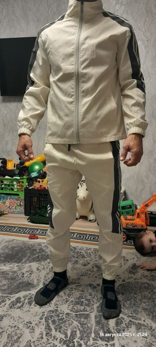 Продам новый костюм