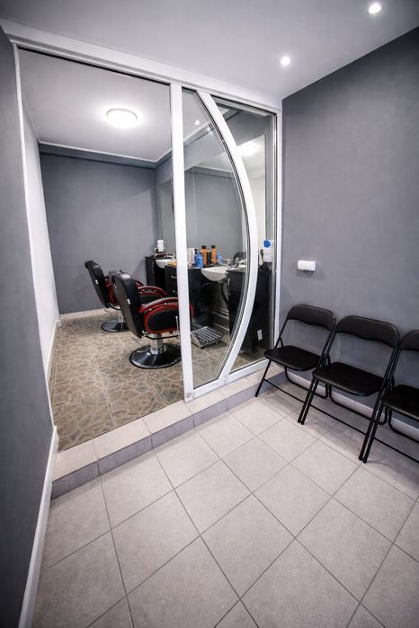 Inchiriere- Scaun Frizerie.