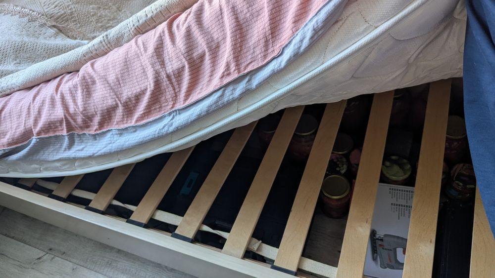 Двухспальная кровать