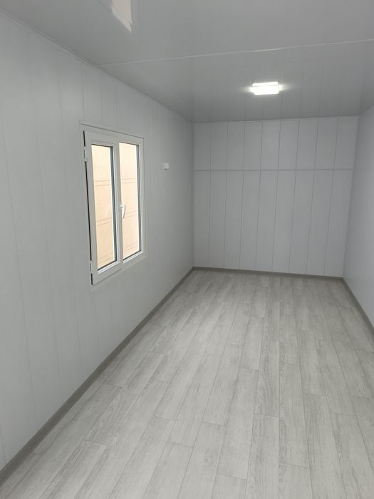 Domik qilingan konteyner.