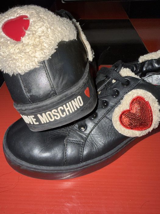 Оригинални спортни обувки”Love Moschino”