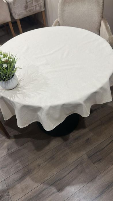 Круглый и квадратный стол