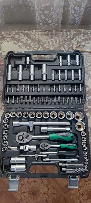 набор инструментов для автомобиля