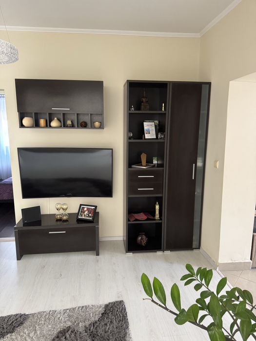 Vand mobila pentru living