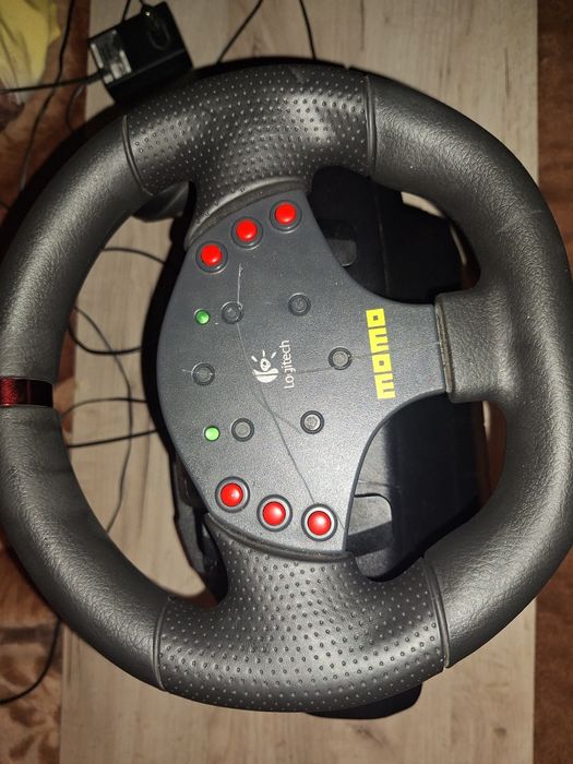 Volan Logitech Momo
