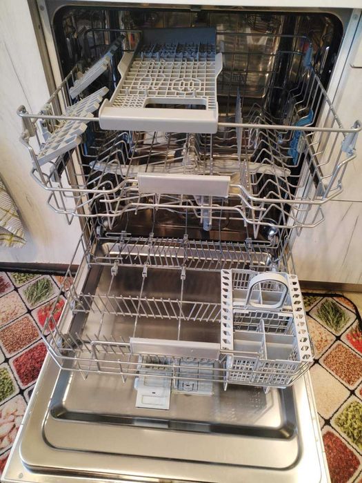 Съдомиялна INDESIT DFC 2B+19 AC