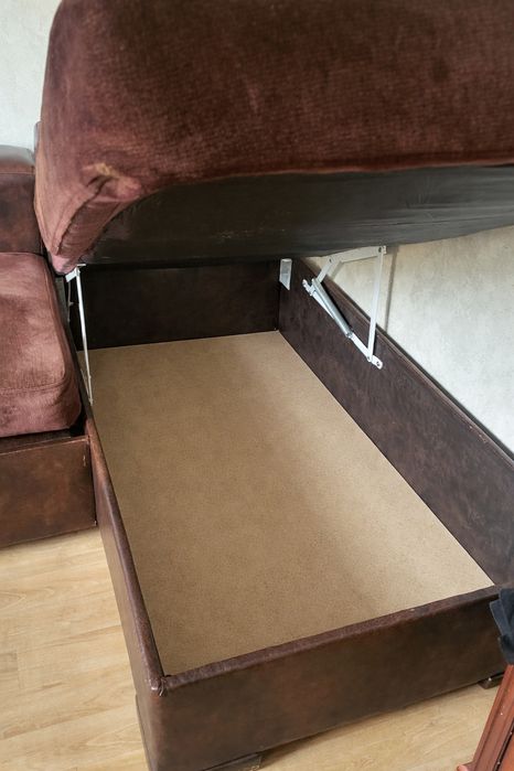 Продам кожаный диван