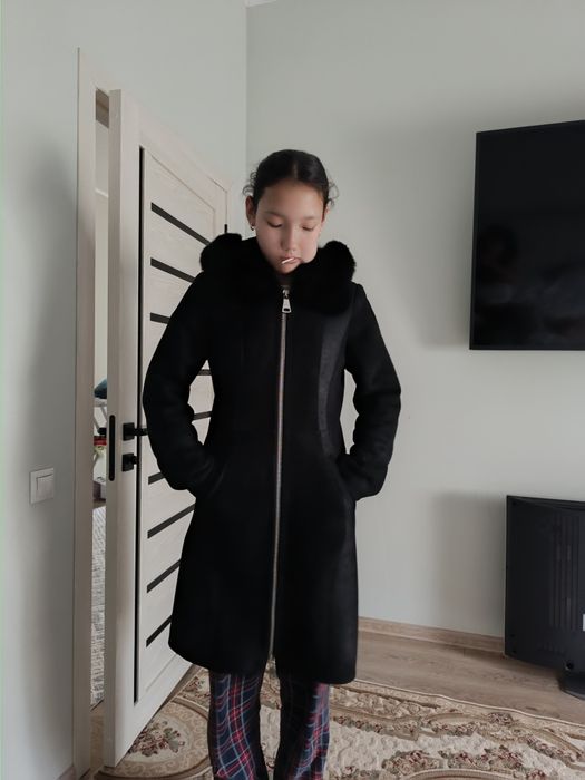 брендовый кожанный плащь.продам б/у