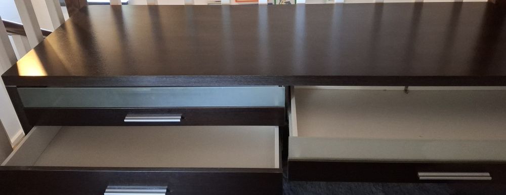 Vând set mobilier Mobexpert, culoare wenge, format din 3 piese, în stare foarte bună