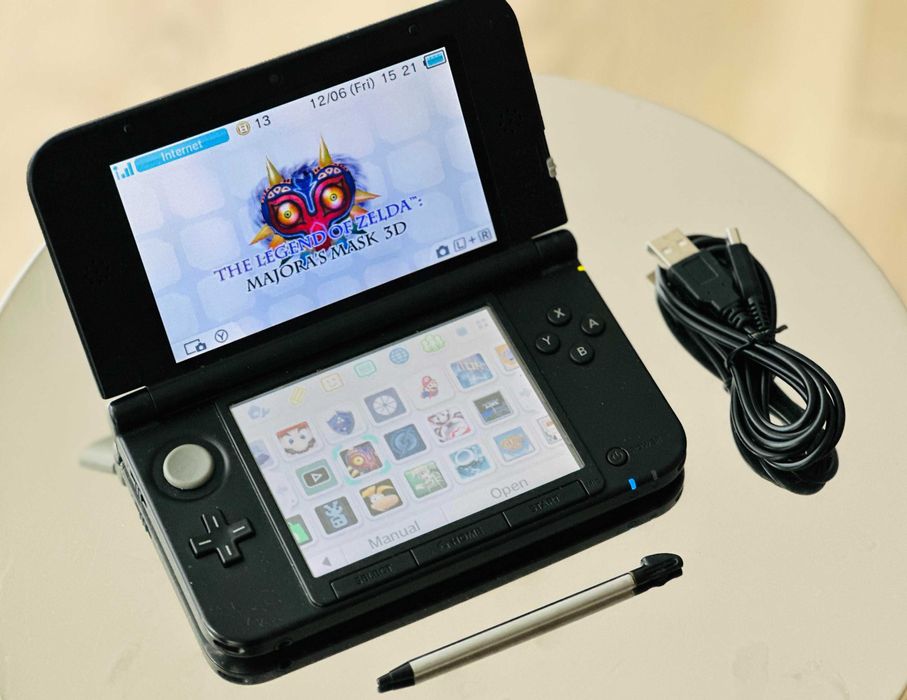 Nintendo 3DS XL Black с 75 игри Pokemon Zelda Mario Нинтендо