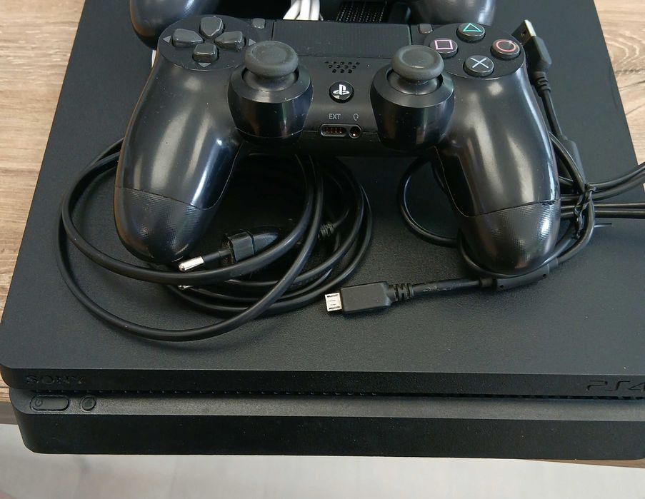 PlayStation 4 2г ГАРАНЦИЯ + контролер