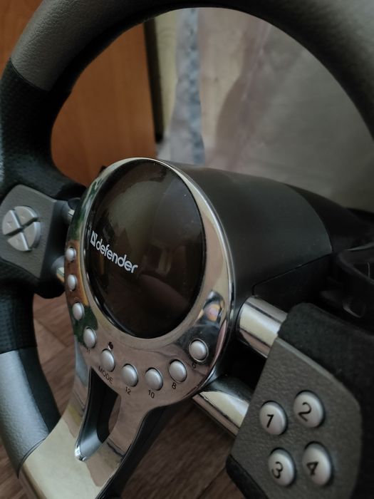 Игровой руль с педалями