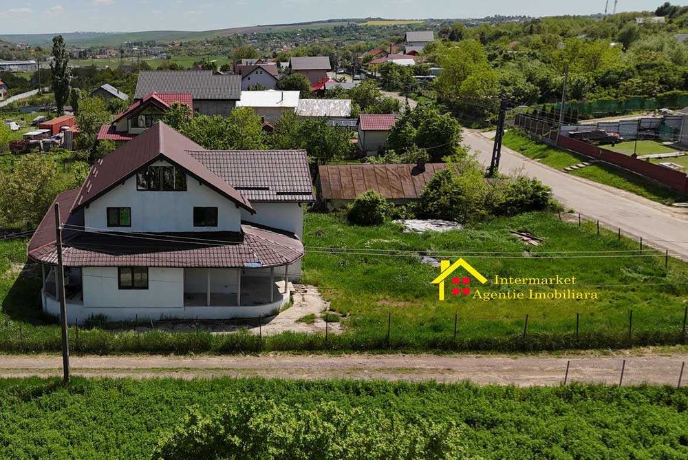 Casa tip vila de vanzare
