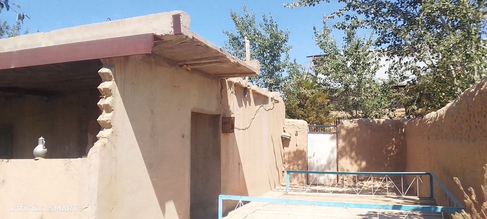 16 sotix yer sotiladi