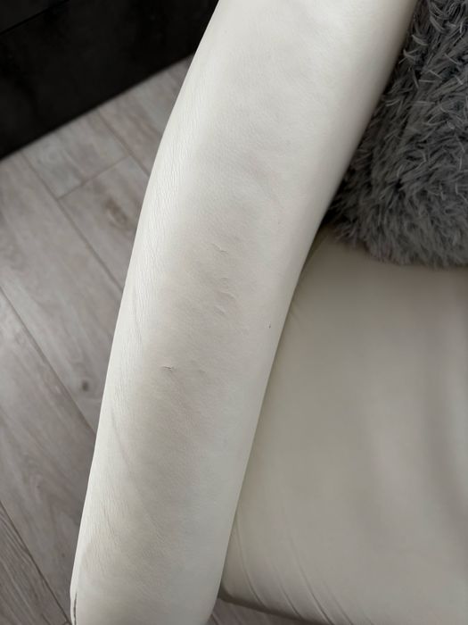 Fotoliu din piele ecologică – Mondo Convenienza (Italia)