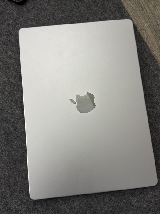 MacBook Pro 14 inch M1 pro 16GB/ 512 GB