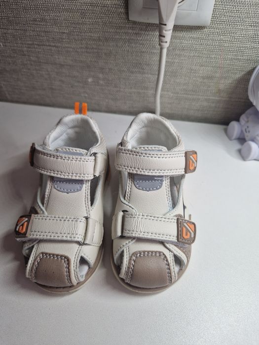 Продам сандали для мальчика