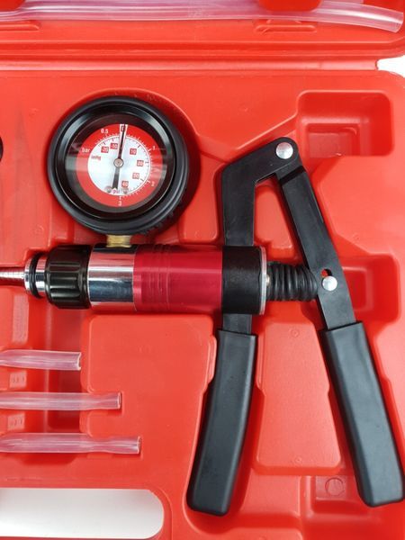 Dispozitiv Pompa cu vaccum aerisit lichid de frana