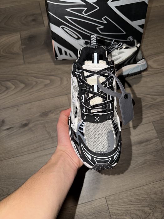 Off White Be Right Back