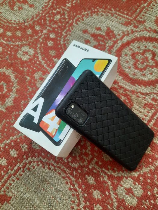Продам Samsung A 41 почти как новый