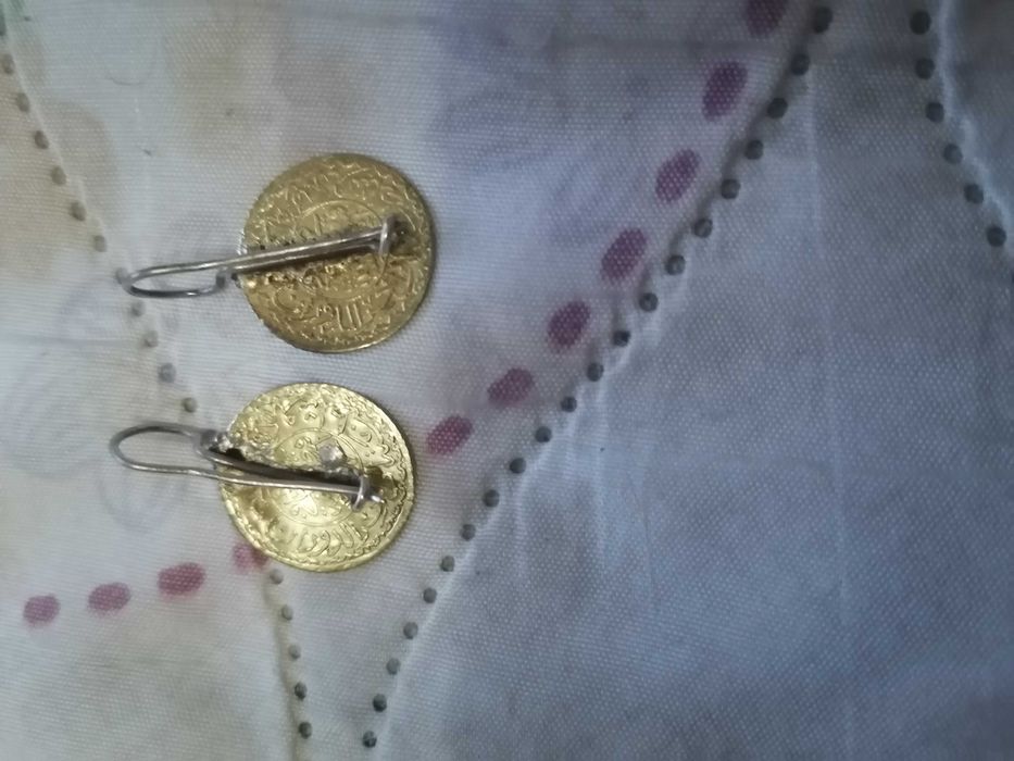 Антични златни обеци