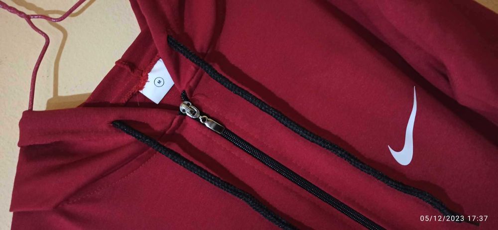 Спортен екип NIKE!