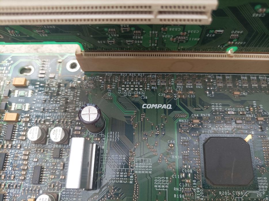 Compaq Deskpro Slot 1 дънна платка + PCI/ISA Riser – 440BX AGP – Retro PC