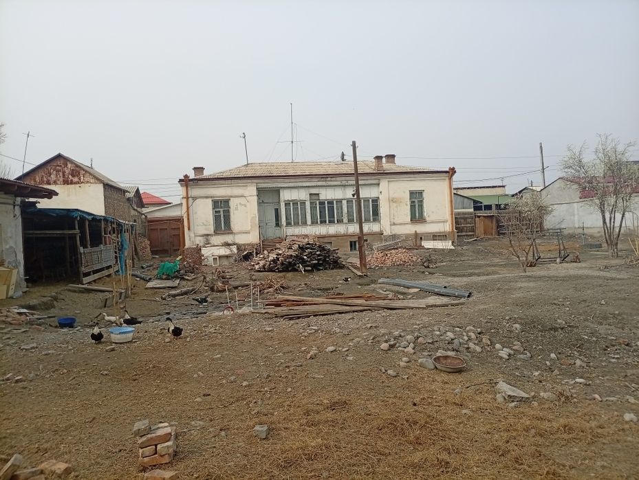 Шахар марказида яшаш, Коттеж куриш учун Ер хисобида ховли  сотилади..