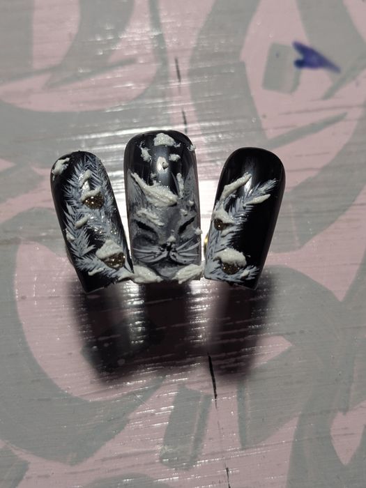 Маникюр в центре за 3000тг