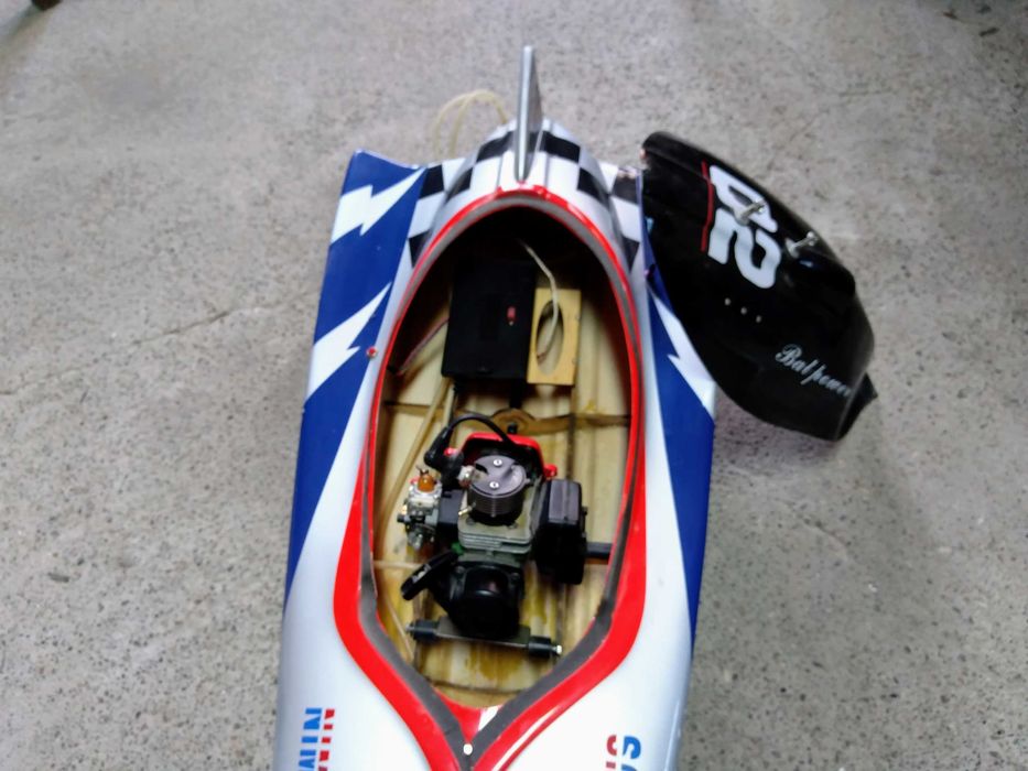 Barcă/ Navomodel Nimbus RC cu motor benzină și radiocomandă