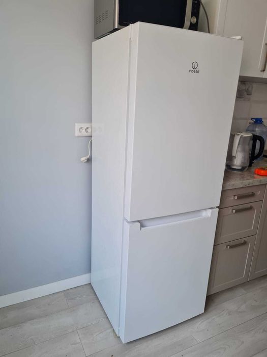 Холодильник Indesit