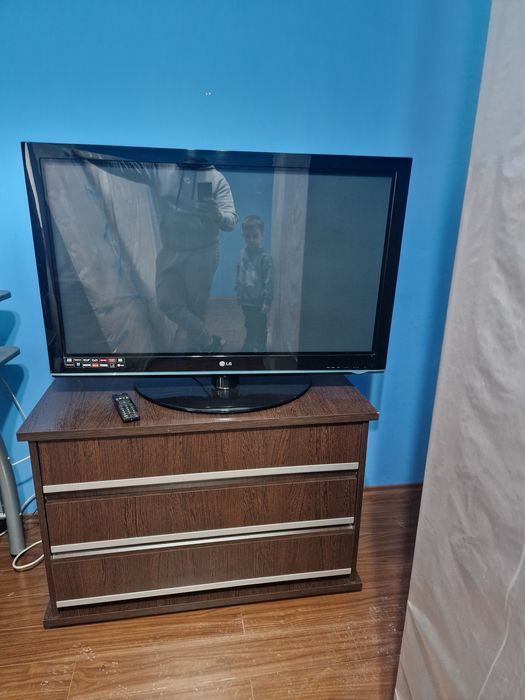 Televizor LG si noptiera TV