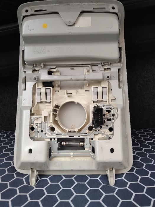 Vând plafoniera vw golf 5