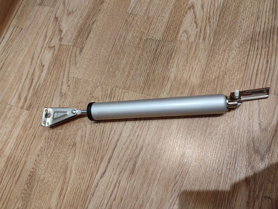 Продается доводчик дверной