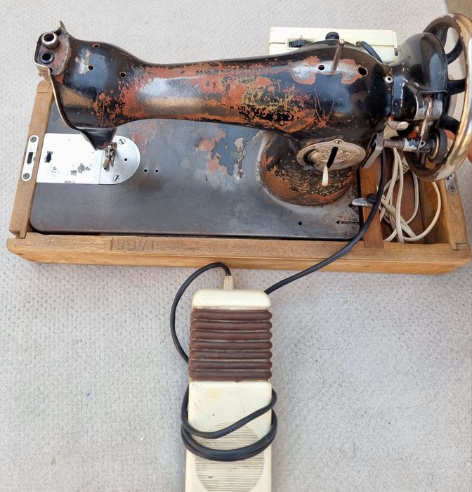 Сотилади,тикув машинаси.