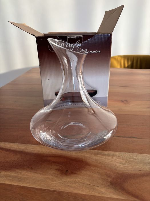 Decantor vin nou
