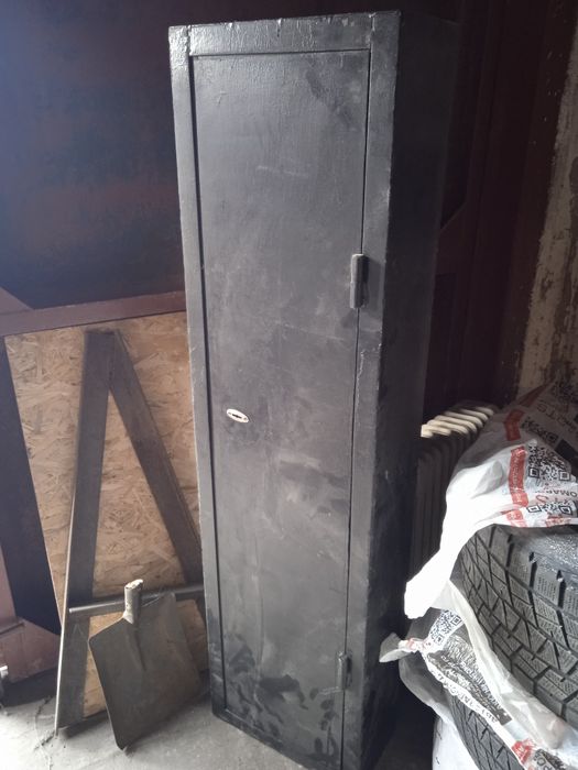 Продам сейф металлический
