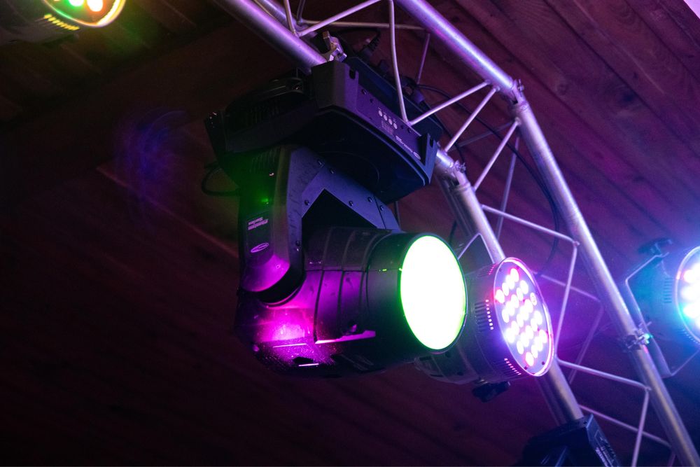 Servicii Evenimente (DJ, Bar, Foto) SAU Inchiriez Boxe & Efecte | Cluj