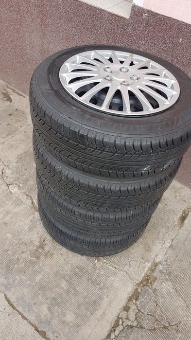 Set de 4 cauciucuri cu jenți oțel Mercedes