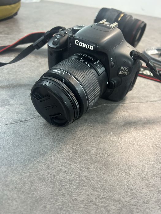 Aparat foto canon eos 600D