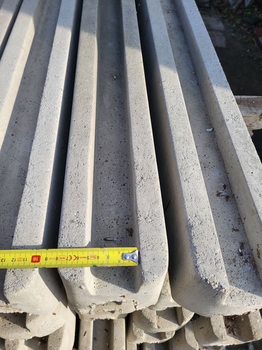 Vând stâlpi gard beton