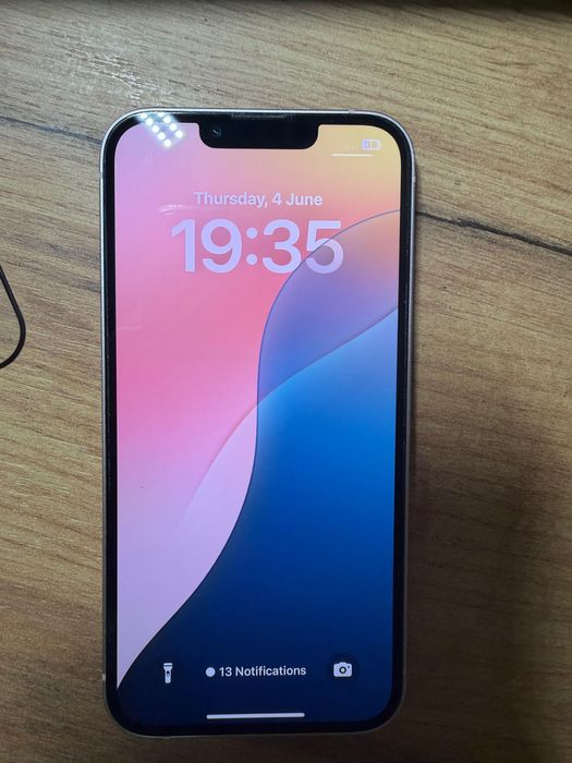Телефон Iphone 13