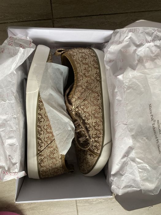 Tenesi GUESS, panza, marimea 41