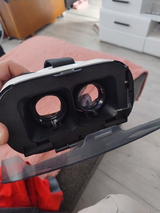 Ochelari vr Allview aproape noi in cutie