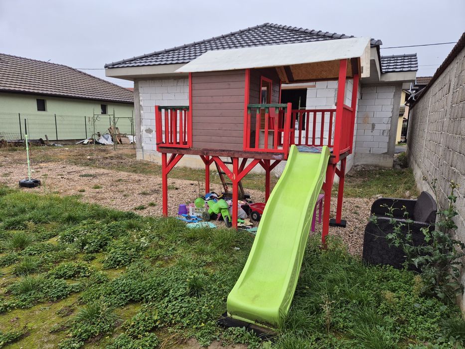 Casuta cu tobogan