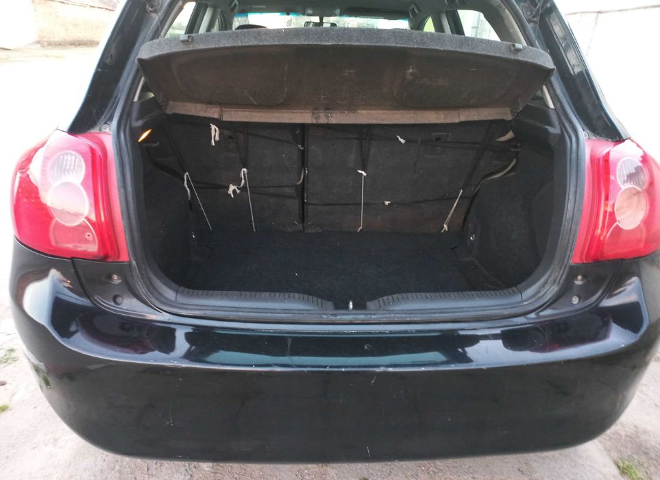 Тойота Аурис 1.6