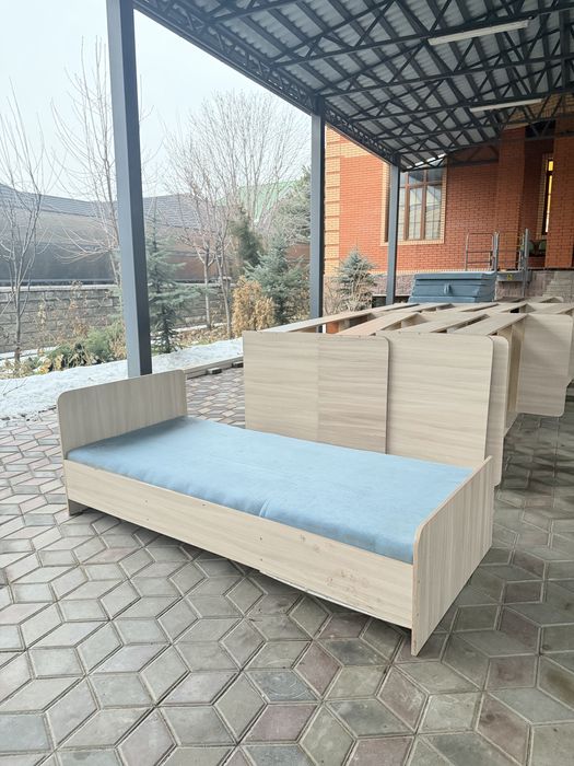 Срочно продам кровати с матрасами