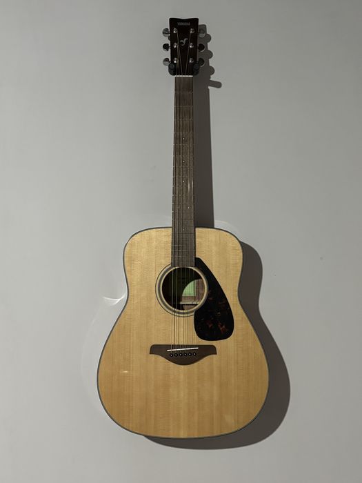 Продам гитару Yamaha FG-800