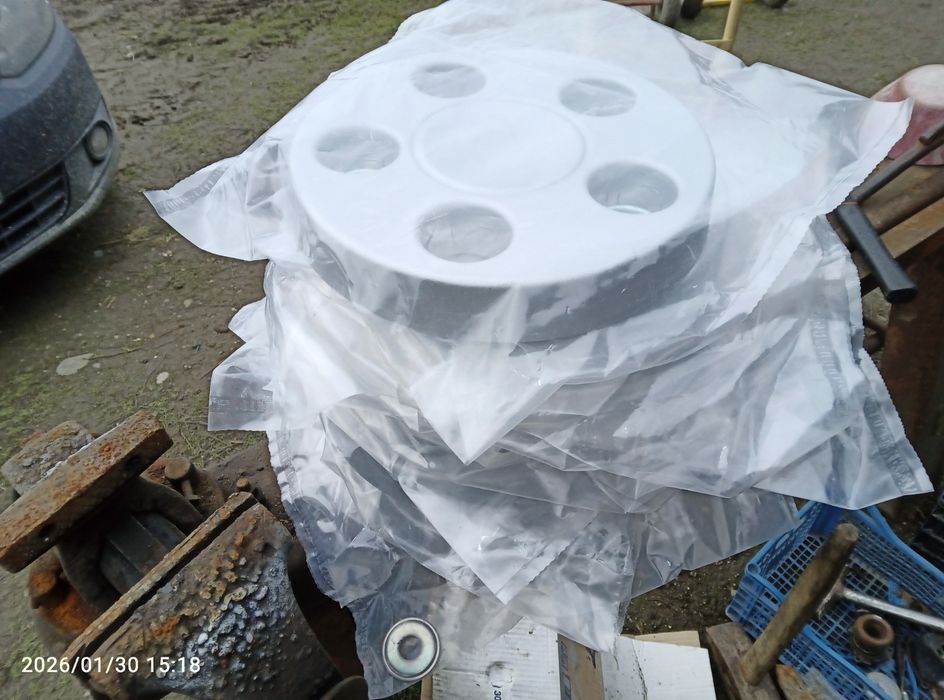 Lot  8 capace roata Renault Mascott