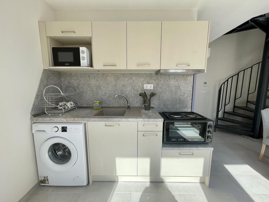 Двуетажна къща, под наем, м-т Ален мак